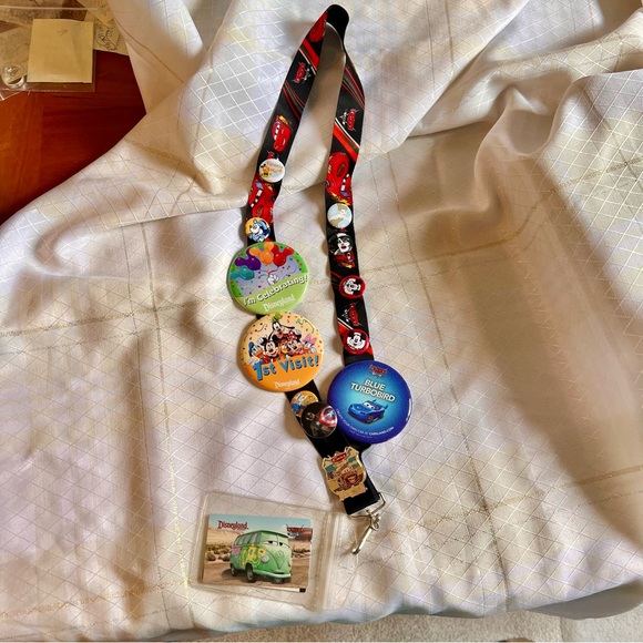 Disneyland Theme Park Lanyard with Collectible Pins 2013, Disney Collectibles - Picture 1 of 8